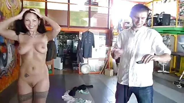 Pela primeira vez, enfiou a lança num só lugar e deixou cair video porno nacional amador o esperma na boca.