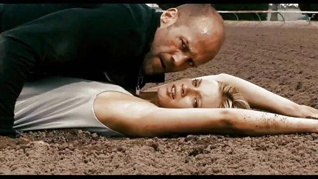 Rapariga alemã de látex vermelho vidio pornor nacional fode escrava anal pegando chicote e fazendo-o Lamber cona