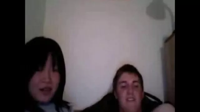 Loura xvídeos pornô nacional a dedilhar enquanto o marido fode com o amigo