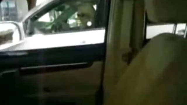 O jogador de bilhar come Skittles com duas raparigas rapadas e fode vídeo pornô grátis nacional uma na mesa de bilhar.