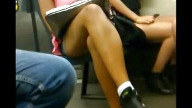 Um cliente Asiático massajou a vídeo pornô nacional amador pila com a rata dela.