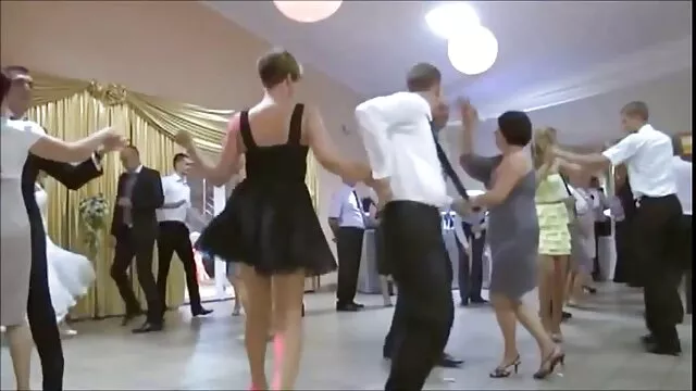 As mulheres bêbadas filme porno gratis nacional chupam ansiosamente pilas de stripper na festa