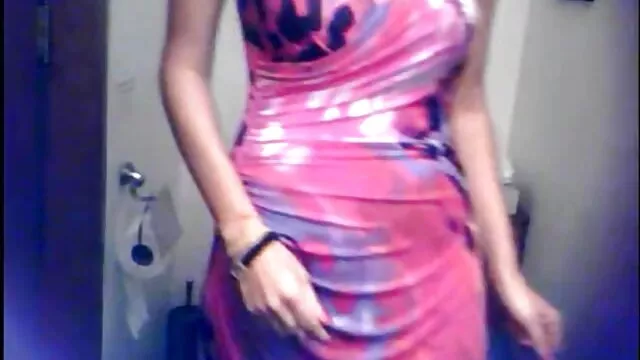 O marido o melhor do vídeo pornô brasileiro filmou sexo anal com a mulher na posição de Vaqueira.