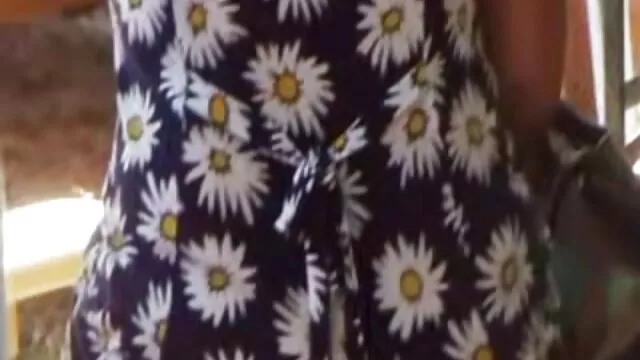 Câmara escondida na loja de cam filmou os melhores vídeos pornôs brasileiros slim girl