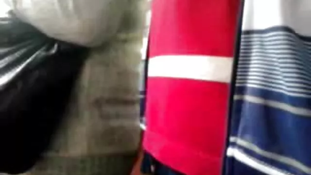 Barman vidio pornor nacional com rabo grande senta-se na pila com preservativo