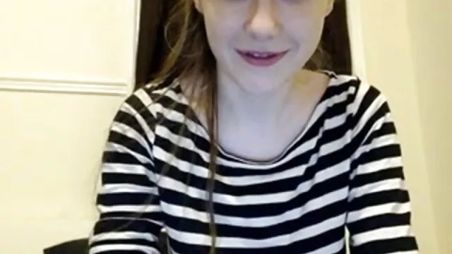 a mãe assistir vídeo pornô nacional excitada Natasha James apanha uma bebedeira enquanto o cônjuge assiste