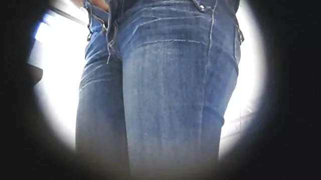 A video erotico nacional miúda negra com Mamas grandes é fodida de cabeça para baixo