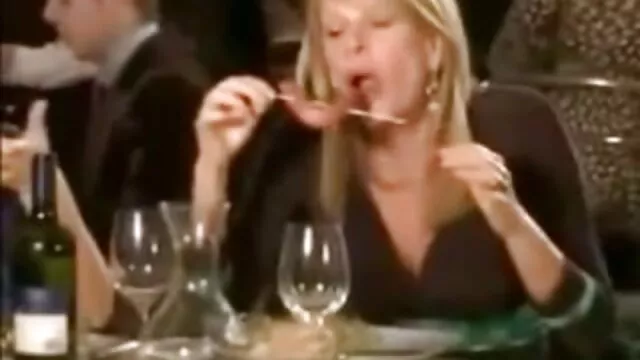 Babe faz um video sexo nacional vídeo da esposa com duas tesão da Craigslist