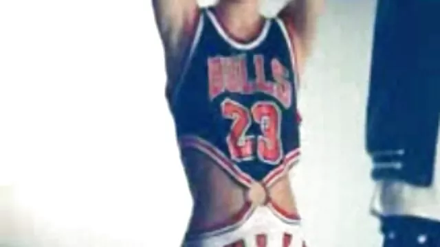 Miúda africana pornor nacionais a Lamber rabos pelo trabalho