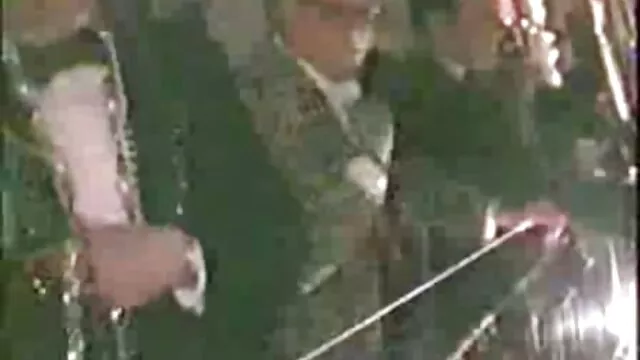 Bodybuilder cu Lambendo a colegial com óculos e fodido na filme de sexo caseiro nacional rata