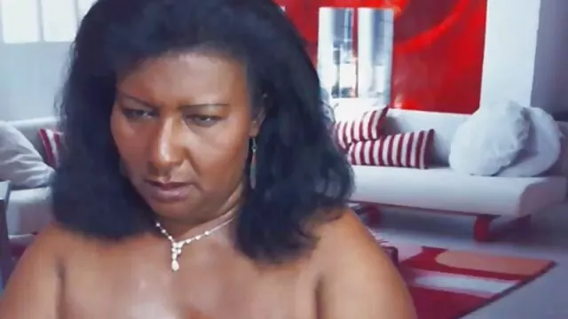 a rapariga apanhou a mãe e o irmão por sexo. quero ver filme pornô nacional