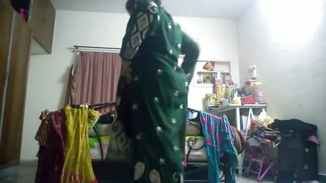 Blondie filme porno nacional brasileiro é uma bela dançarina.