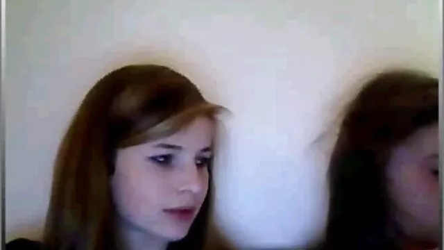 Sexo em grupo no sofá videos porno gratis nacional