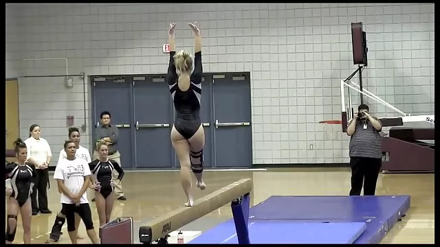 Ivana Sugar filme pornô caseiro nacional lambe o rabo lésbico cheio de leite