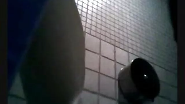 Filmado em spycam enquanto a tia se videos porno caseiros nacionais masturba