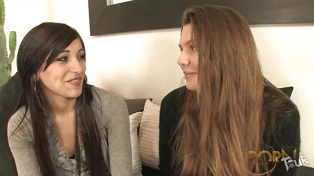 Sexo em grupo video de sexo amador nacional de duas lésbicas com um tipo no quarto