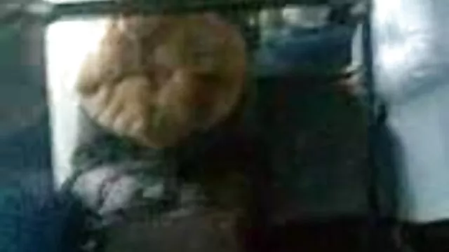 A loura fogosa é fodida em público e gosta video pirno nacional dela.