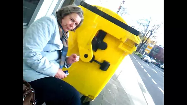 O irmão chupa os mamilos grandes da irmã video porno nacional antigo e depois fode-a